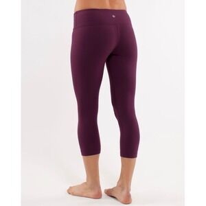 Lululemon Wunder Under Crop Plum Leggings Yoga Pants Athletic‎ Purple Size 6